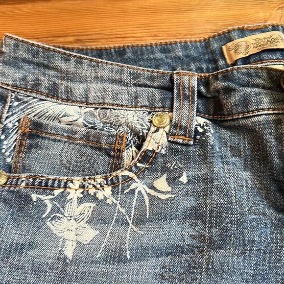 💖Vintage American Collection denim jean short with white floral design - Picture 4 of 6